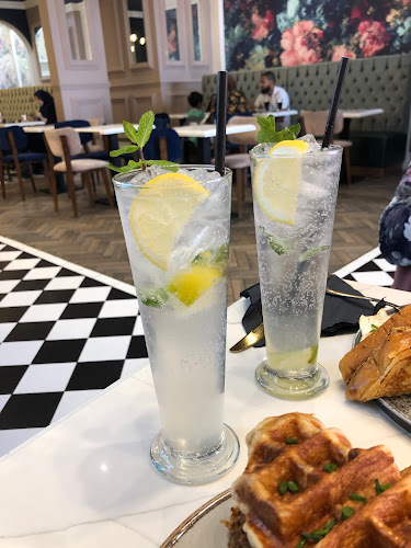 Benjamin’s - Luton