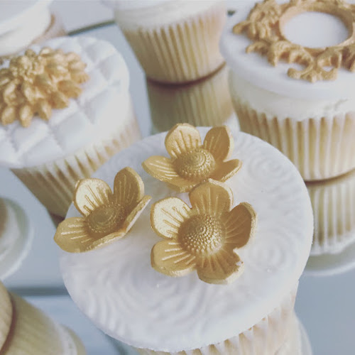 Luscious Lovelies Cakes - Hospitality and gastronomy