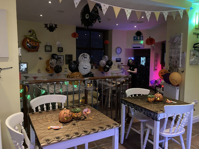 Number 3 Tea Room (Saddleworth Tea) - Hospitality and gastronomy