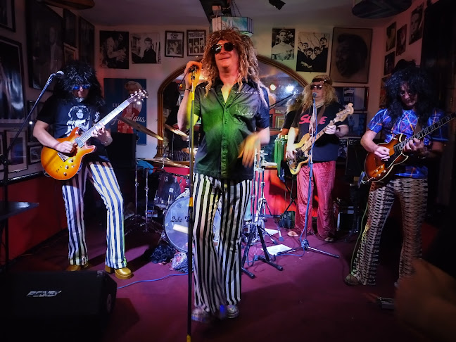 Comentarii opinii despre The Walnut Tree Shades