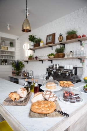 Opinii despre Hally's London în London - Hospitality and gastronomy