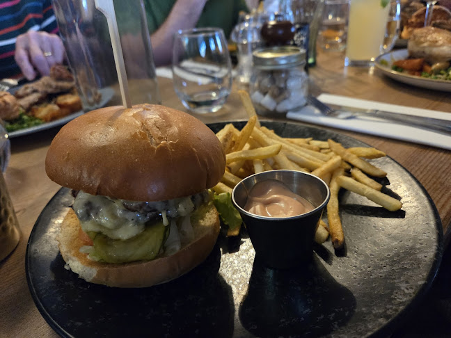 Lands End Rd, Old, Bursledon, Southampton SO31 8DN