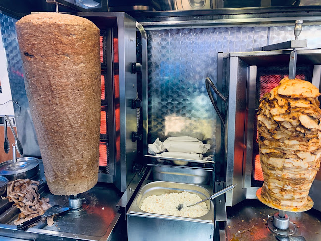 Liz's Kebab & Pizza - Hospitality and gastronomy