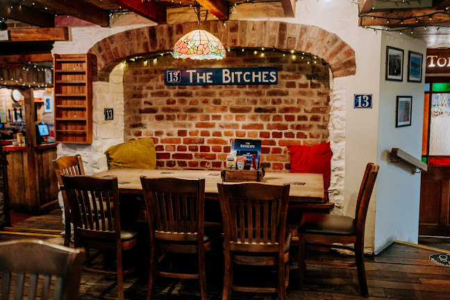 Comentarii opinii despre The Bishops