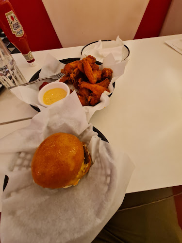 Ed's Easy Diner - Hospitality and gastronomy