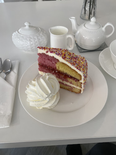 Mims Moms Coffee & Champagne Bar - Hospitality and gastronomy