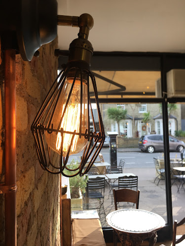 159A King's Rd, Kingston upon Thames KT2 5JF, United Kingdom