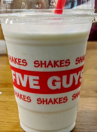 Five Guys Cheshire Oaks - Hospitality and gastronomy