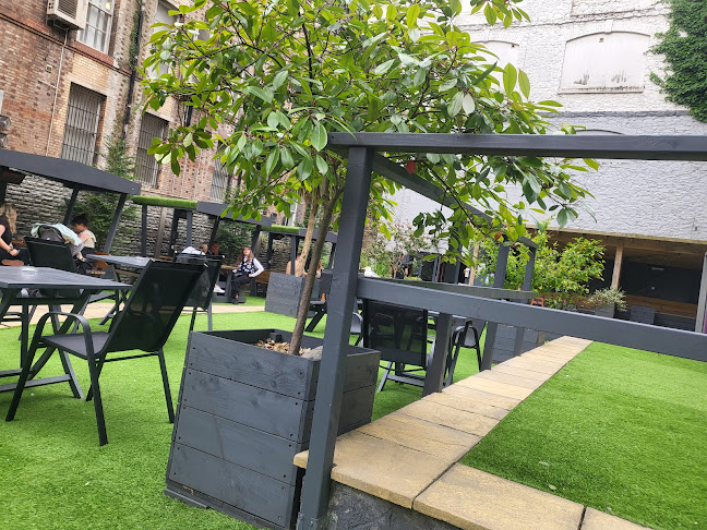 Opinii despre Rock Garden Cafe Bar în Torquay - Hospitality and gastronomy