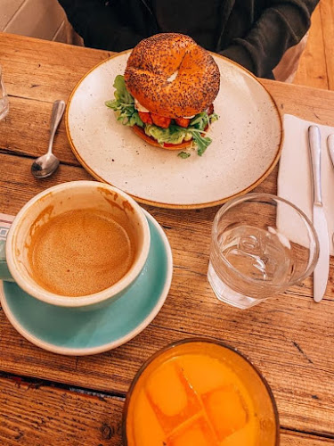 Hally's London - London