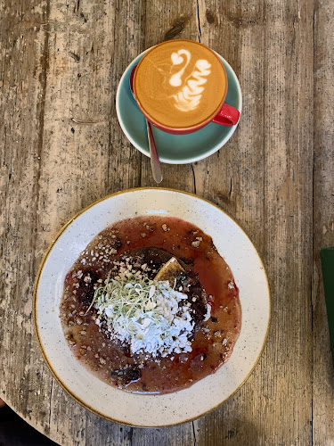 Hally's London - London