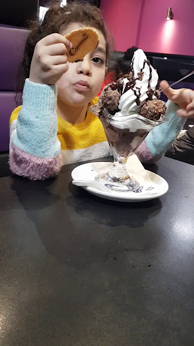 Opinii despre Creams Cafe Enfield în Enfield - Hospitality and gastronomy