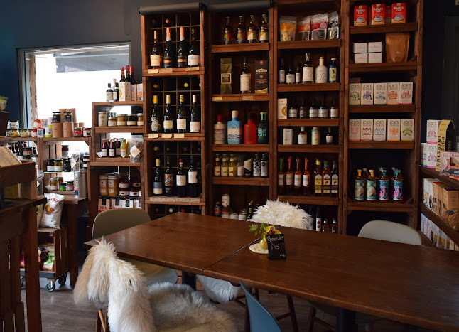 IV10 Cafe Bar Deli - Hospitality and gastronomy