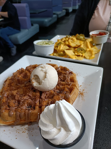 Opinii despre Creams Cafe Rochester în Rochester - Hospitality and gastronomy