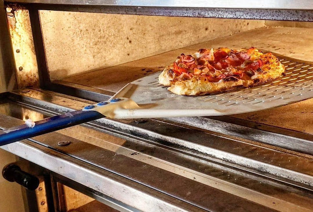 Comentarii opinii despre Two Left Feet Tap & Brewery