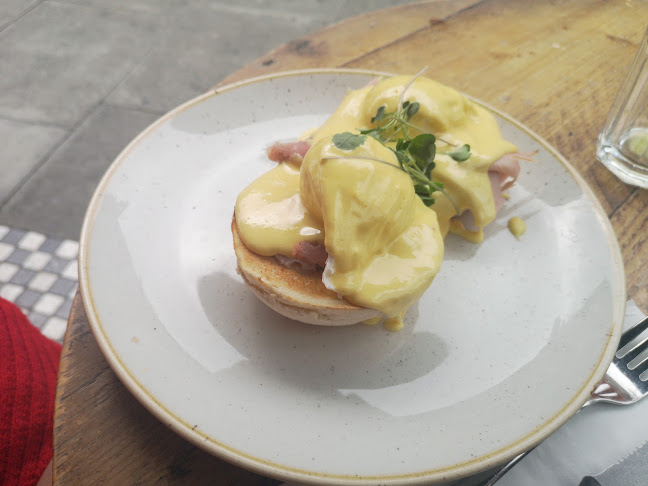 Comentarii opinii despre Hally's London