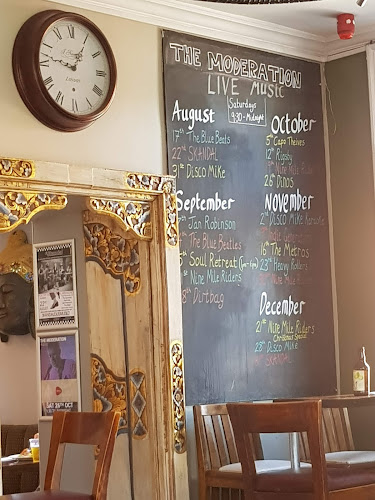 Comentarii opinii despre The Moderation