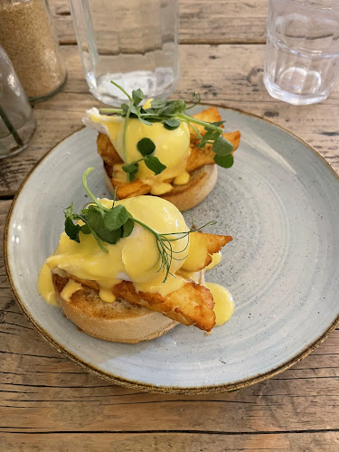 Hally's London - Hospitality and gastronomy