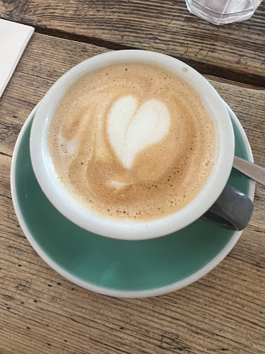 Comentarii opinii despre Hally's London