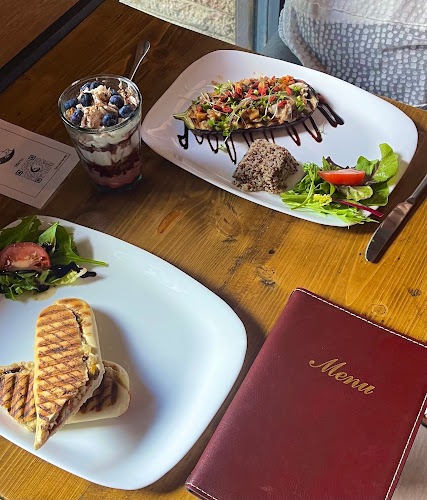 Frogmoon Café - Hospitality and gastronomy