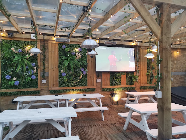 Comentarii opinii despre The Manor