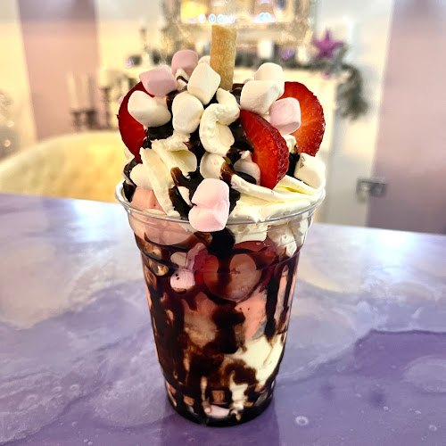 Happy Spoon Ice Cream Parlour - Hospitality and gastronomy