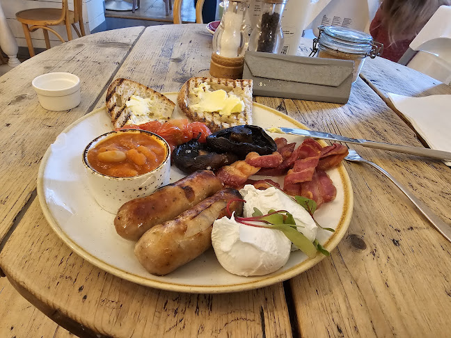 Comentarii opinii despre Hally's London