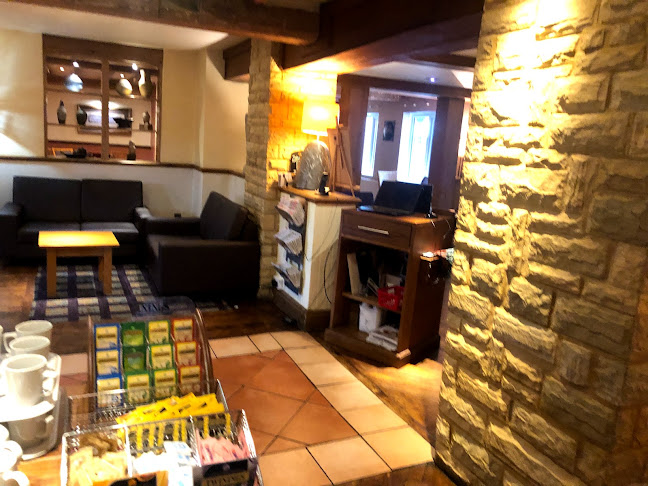 Horse & Jockey Table Table - Dunstable