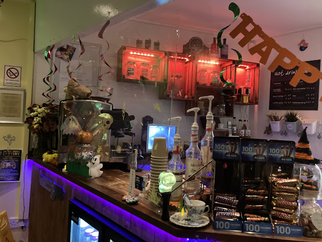 3 Huddersfield Rd, Meltham, Holmfirth HD9 4NJ, United Kingdom