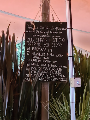 Comentarii opinii despre The White Horse