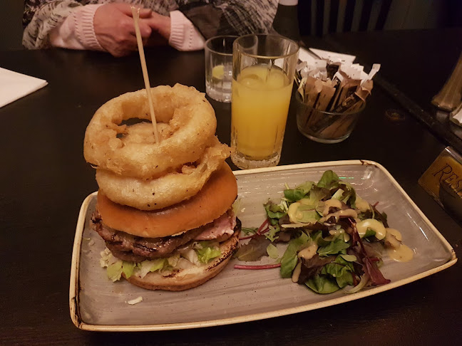 The Victoria Lounge - Glossop