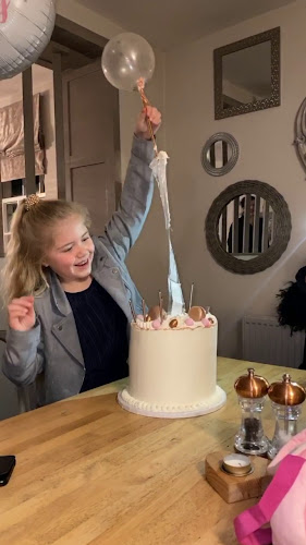 Grab a Spoon Cakes - Hospitality and gastronomy