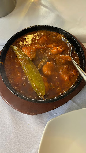 132 Oatlands Dr, Weybridge KT13 9HJ