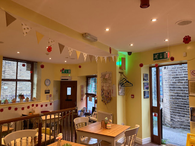 3 Huddersfield Rd, Meltham, Holmfirth HD9 4NJ, United Kingdom