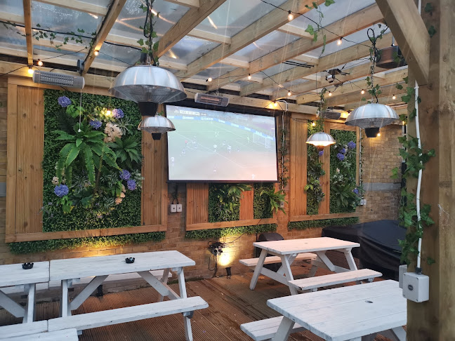 Comentarii opinii despre The Manor