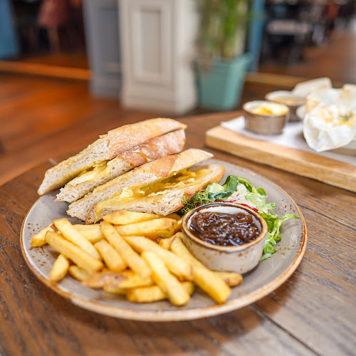 Chester High Rd, Neston CH64 7TA, United Kingdom