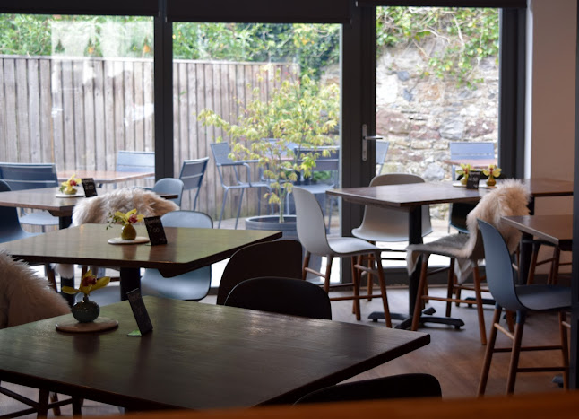 Comentarii opinii despre IV10 Cafe Bar Deli