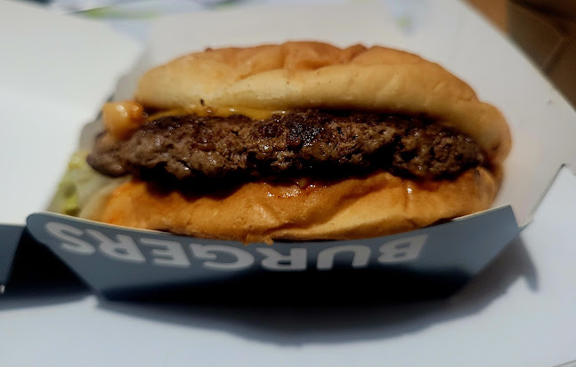 15b Eaglesham Rd, Clarkston, Glasgow G76 7DH, United Kingdom