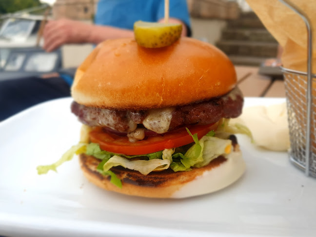 Opinii despre The Gazebo Pub and Riverside Dining în Kingston upon Thames - Hospitality and gastronomy