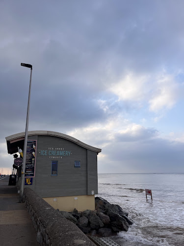 Queen's Dr, Exmouth EX8 2AY