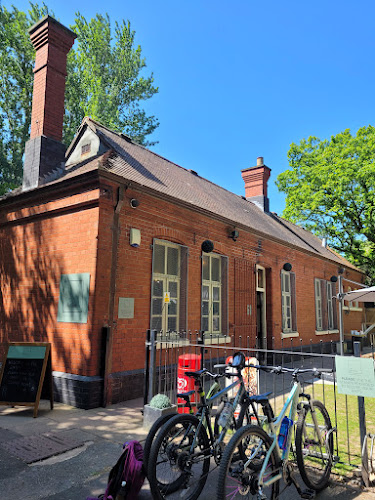 Bratch Ln, Wombourne, Wolverhampton WV5 9AD, United Kingdom