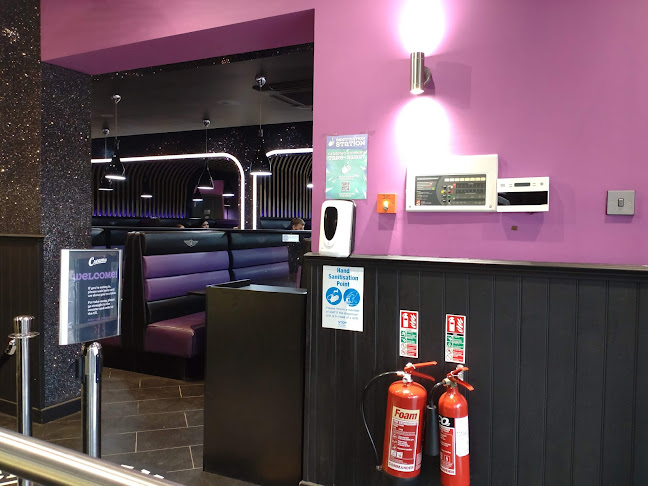 Opinii despre Creams Cafe Enfield în Enfield - Hospitality and gastronomy