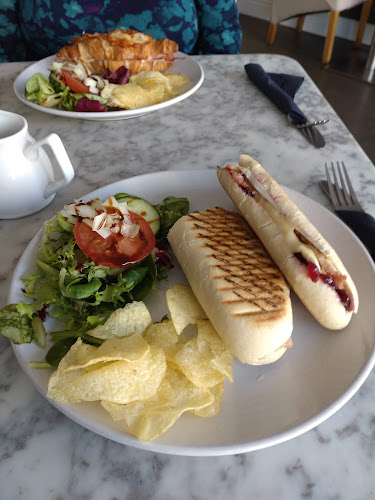 Comentarii opinii despre LJ's Coffee House