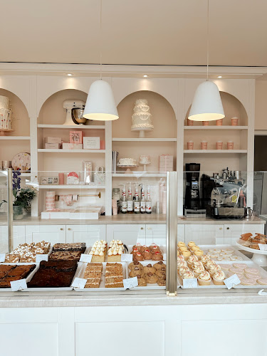 Comentarii opinii despre CAKE by Hannah Jones