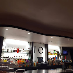 10 Cafe Bar