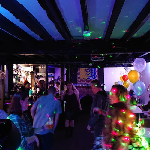 Comentarii opinii despre Milton Arms