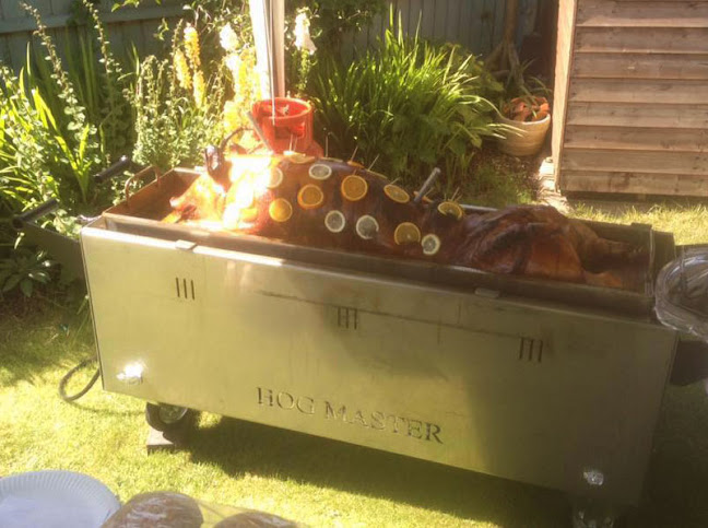 Piggin Delicious Hog Roast - Hospitality and gastronomy