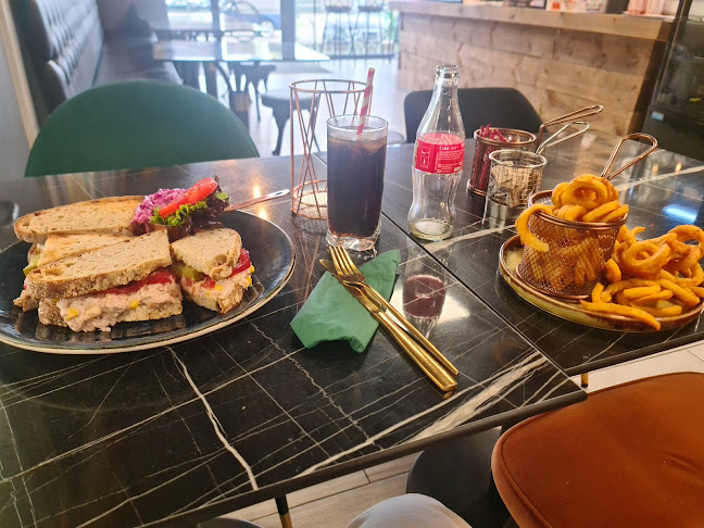 Cafe Belle Vie - Harlow