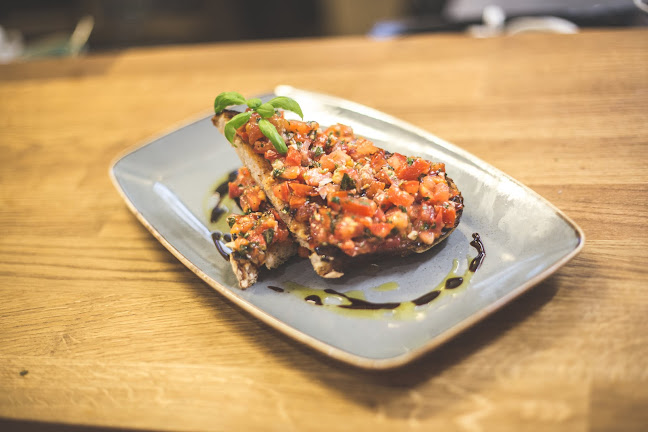 Opinii despre 19Twenty Bar & Grill în Durham - Hospitality and gastronomy