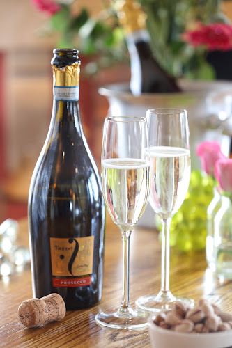 The Old Hare And Hounds - Hospitality and gastronomy